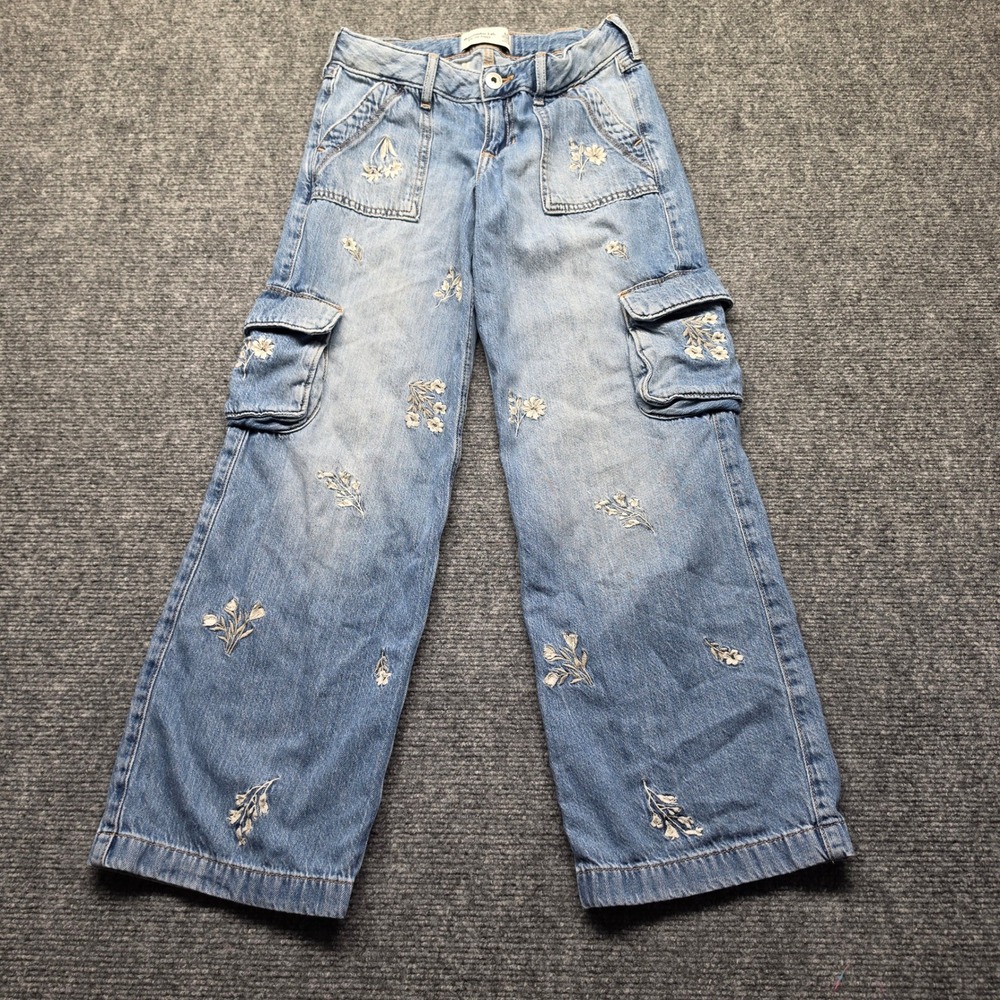Abercrombie Kids Low Rise Baggy Floral Embroidered Cargo Jeans Light Wash 9/10
